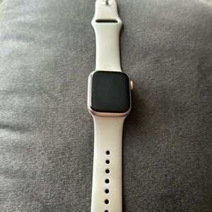 Apple Watch SE with GPS